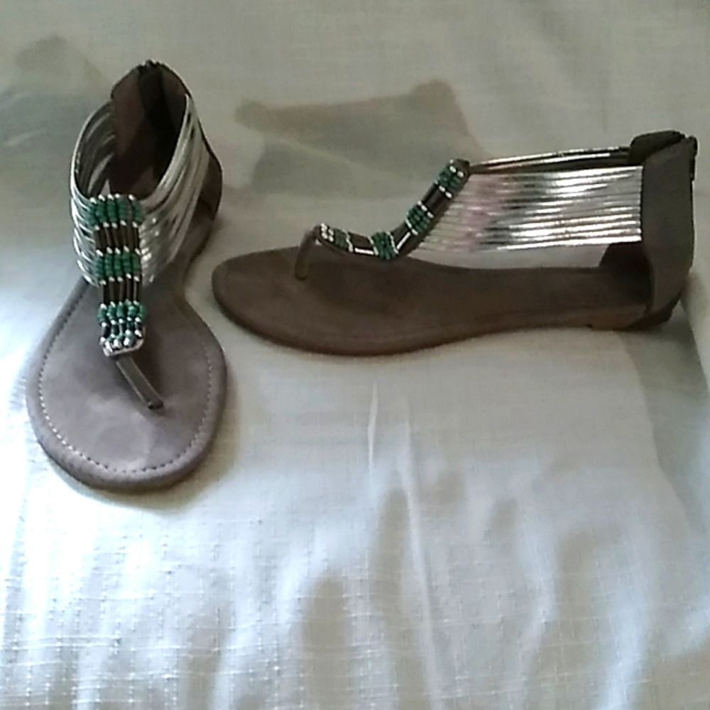 Muk Luks Size 10 beaded Indian type sandals